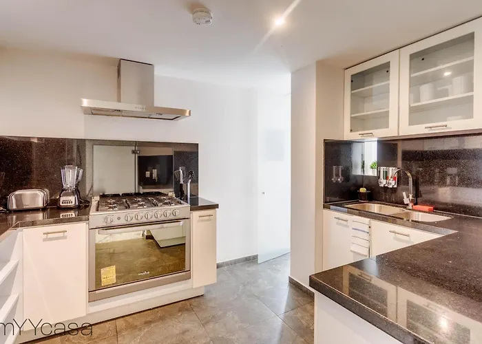 3 Bedrooms With Panoramic Terrace *